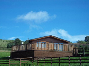 Woodpecker Lodge with Hot Tub near Cupar Fife